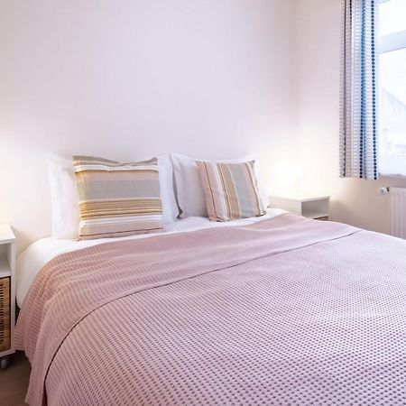 Flat With Balcony Near Bull Statue In Kadikoy Istanbul Exterior photo