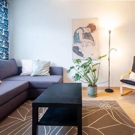Flat With Balcony Near Bull Statue In Kadikoy Istanbul Exterior photo