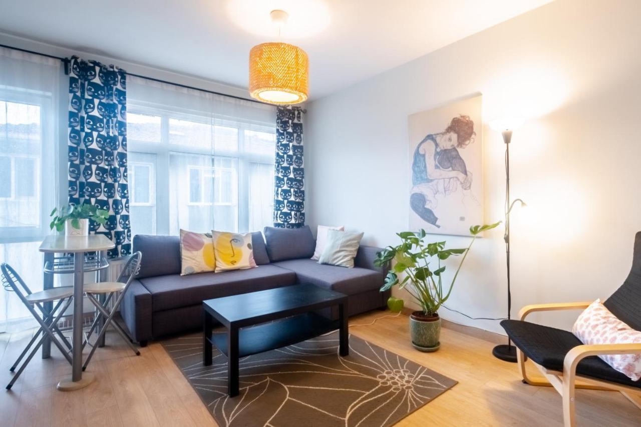 Flat With Balcony Near Bull Statue In Kadikoy Istanbul Exterior photo