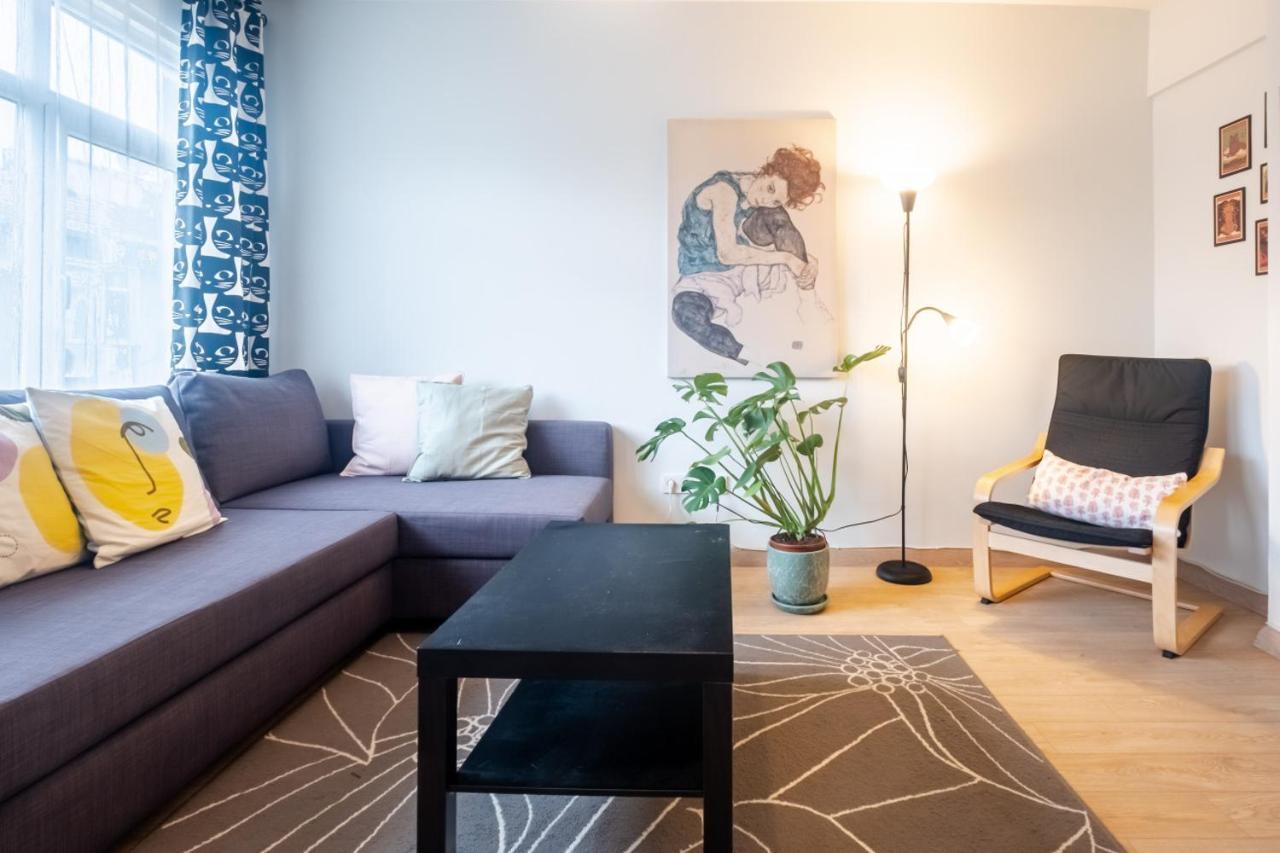 Flat With Balcony Near Bull Statue In Kadikoy Istanbul Exterior photo